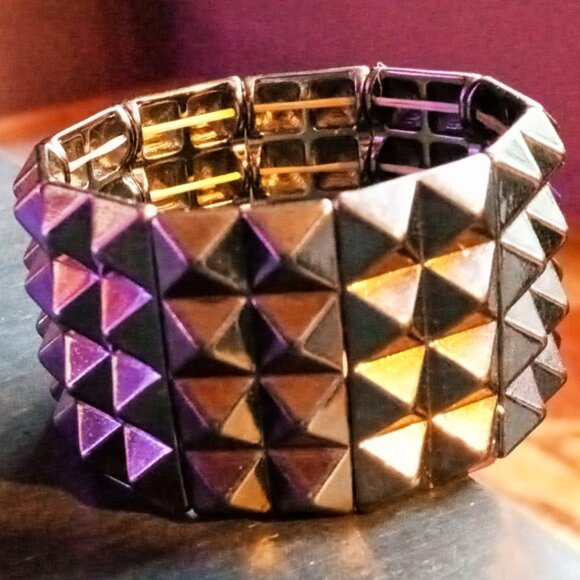 Silver Pyramid Stud 4 Row Punk Rockers Gothic Stretchy Bracelet Glam Heavy Metal - Picture 10 of 11
